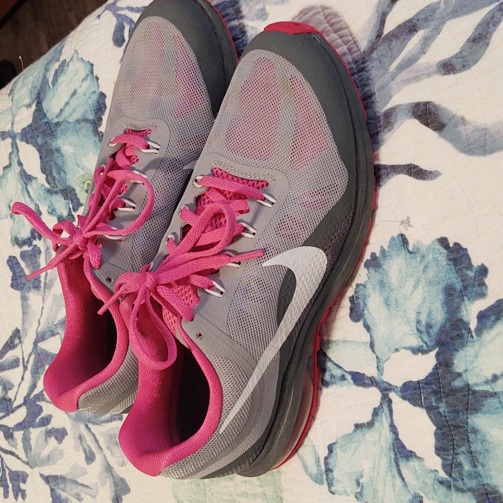Nike Tennis Shoes